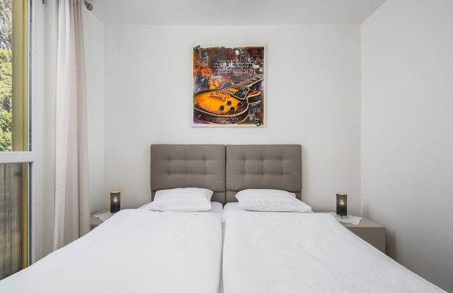 Premium Apartment With Patio - Photo 5