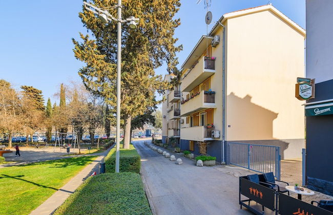 Premium Apartment With Patio - Photo 21