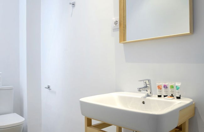 NQN Aparts & Suites Madrid - Photo 48