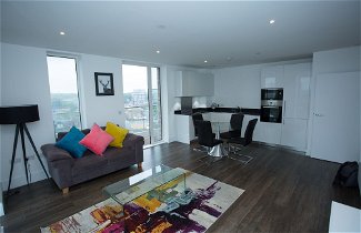 Photo 1 - High view 2 Bedroom apt - Woolwich