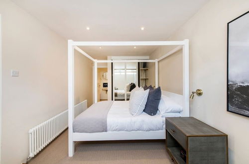 Photo 21 - 3-bed Mews House, Battersea