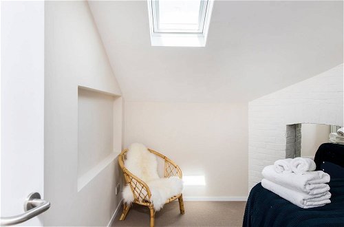 Photo 5 - Divine 3-bed Mews House, Battersea