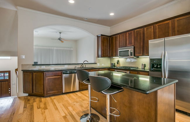 Stylish 3 bedroom Town Home at shops at - Photo 7