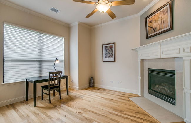 Stylish 3 bedroom Town Home at shops at - Photo 9