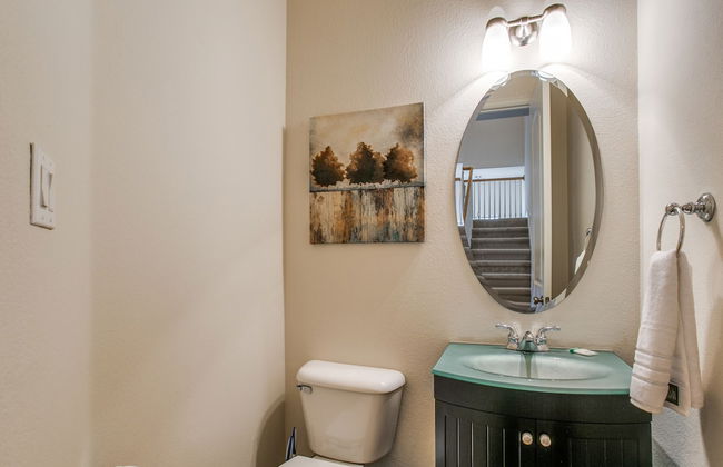 Stylish 3 bedroom Town Home at shops at - Photo 14