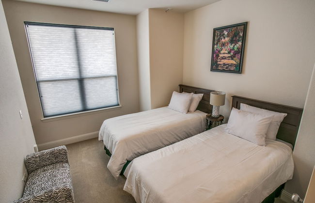 Stylish 3 bedroom Town Home at shops at - Photo 4