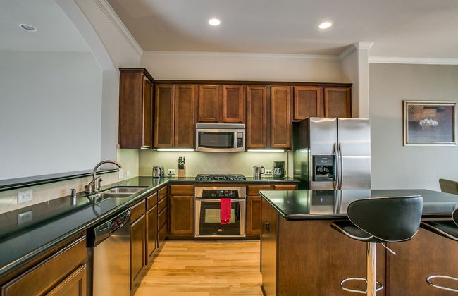 Stylish 3 bedroom Town Home at shops at - Photo 6