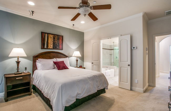 Stylish 3 bedroom Town Home at shops at - Photo 2