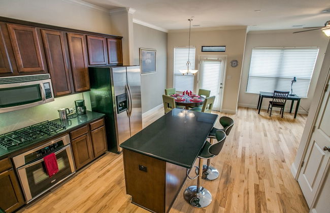 Stylish 3 bedroom Town Home at shops at - Photo 8