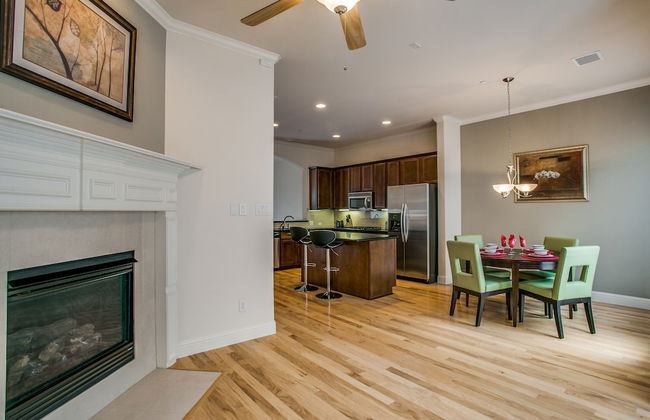 Stylish 3 bedroom Town Home at shops at - Photo 12
