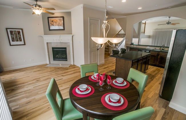 Stylish 3 bedroom Town Home at shops at - Photo 5