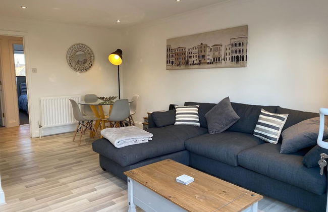 Penthouse Waterfront Apartment - St Neots - Photo 26