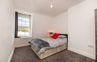 Photo 3 - 2 Bed Flat in Pedestrianized High Street