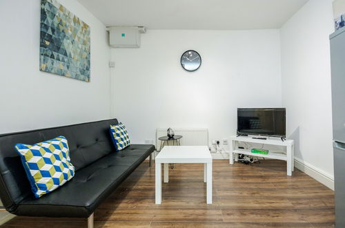 Photo 12 - Charming 1-bed Basement Apartment in Lewisham