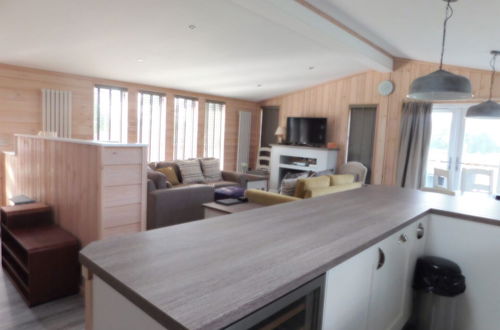 Photo 12 - Spacious 2-bed Lodge in Bury Saint Edmunds