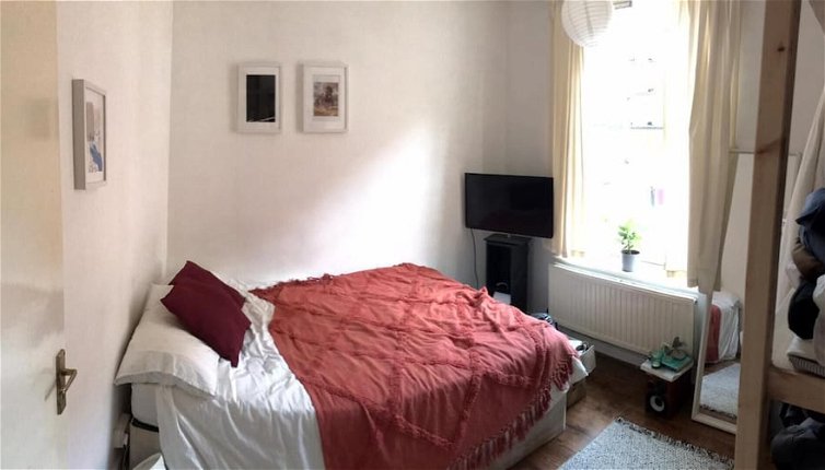 Photo 1 - Charming 3-bed Apartment in London