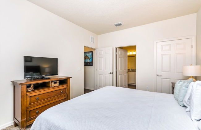 Lucaya Village Resort 4 Bdrm - Photo 2