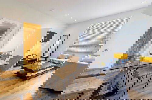 Photo 2 - Beautiful 2br, South Beach