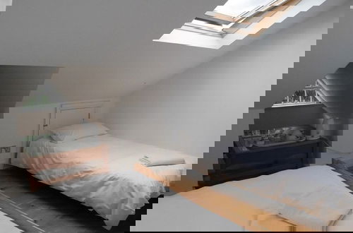 Photo 9 - Kew Studios and Rooms
