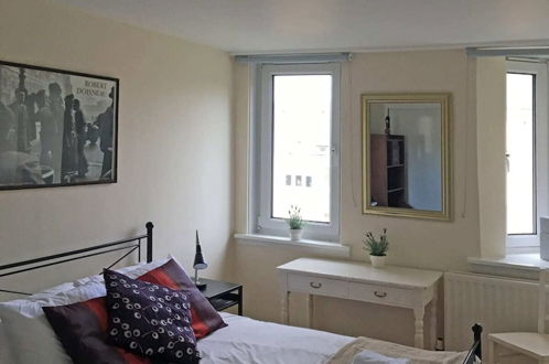 Photo 2 - Bright, Spacious 2 Bedroom Apartment in Stockbridge