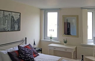 Photo 2 - Bright, Spacious 2 Bedroom Apartment in Stockbridge