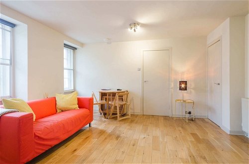 Photo 2 - Modern Studio Apartment on Royal Mile Great for Castle