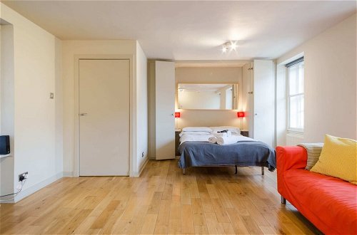 Photo 5 - Modern Studio Apartment on Royal Mile Great for Castle