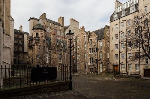 Photo 27 - Modern Studio Apartment on Royal Mile Great for Castle