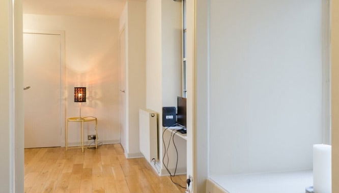 Photo 1 - Modern Studio Apartment on Royal Mile Great for Castle