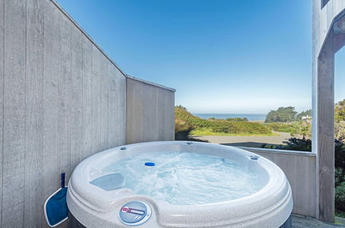 Photo 17 - Viglione Fireplace, Hot Tub, & Ocean Views