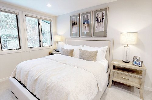 Photo 12 - Tamarack Townhomes - CoralTree Residence Collection
