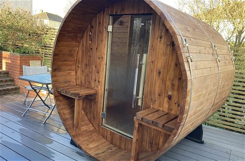 Photo 23 - Contemporary Guest House With Outside Barrel Sauna