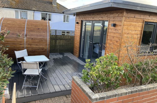 Photo 13 - Contemporary Guest House With Outside Barrel Sauna