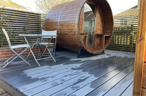Photo 17 - Contemporary Guest House With Outside Barrel Sauna