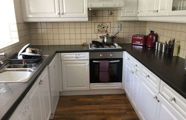 Nice 3-bed House in Farnham Royal Slough - Foto 5