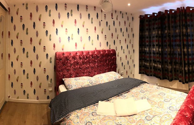 Nice 3-bed House in Farnham Royal Slough - Foto 2