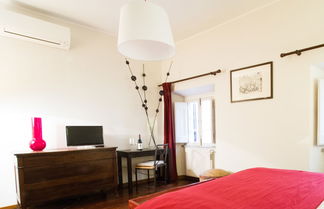 Photo 3 - Spanish Steps Studio Apartment