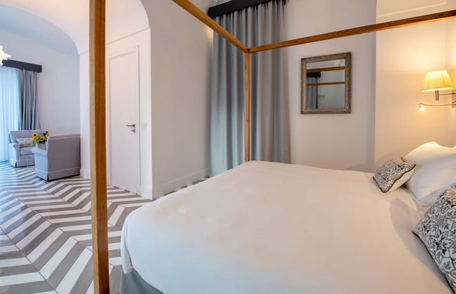Luxury Suite with Terrace - Photo 3