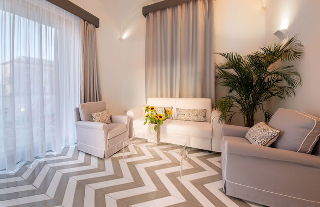 Luxury Suite with Terrace - Photo 14