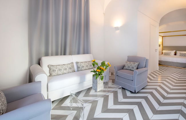 Luxury Suite with Terrace - Photo 7