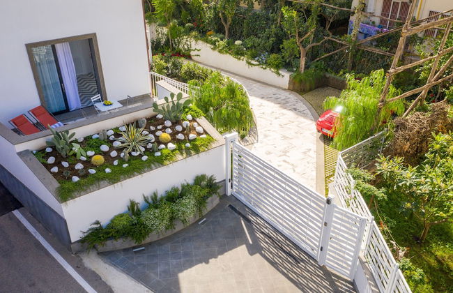 Luxury Suite with Terrace - Photo 8