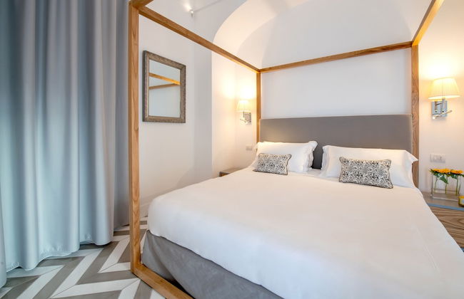 Luxury Suite with Terrace - Photo 2