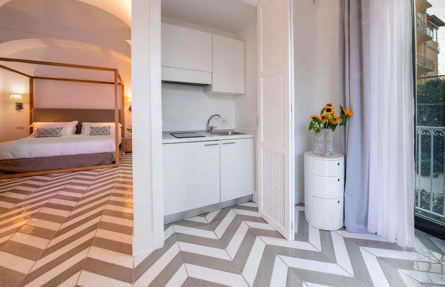 Luxury Suite with Terrace - Photo 4
