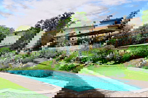 Foto 16 - Modern Holiday Home With Pool