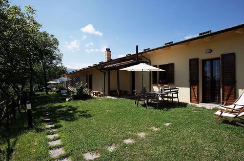 Foto 12 - Farmhouse With a Magnificent Panorama, Swimming Pool, Near Cagli