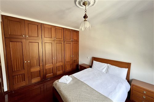 Foto 9 - Classic Tranquil Madeiran 4-bedroom Villa Funchal
