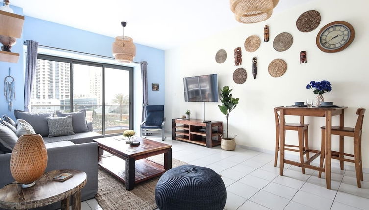 Photo 1 - Trendy & Modern 1BR in Marina - Sleeps 4