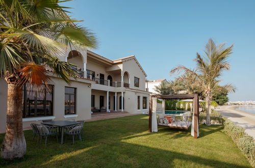 Photo 16 - Fantastay Signature Villa