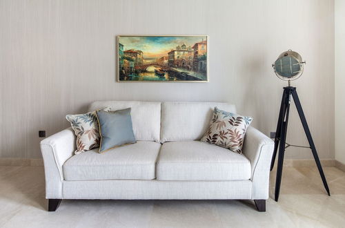 Photo 20 - Lavish 3BR With Study in Downtown Dubai