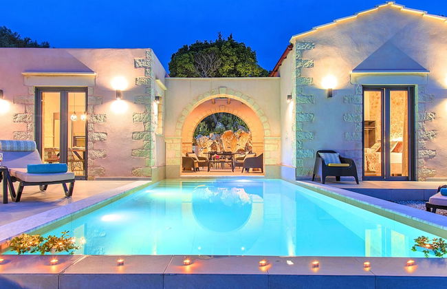 Villa Vardis Heated Pool - Photo 1